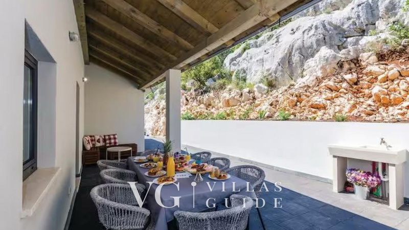 Villa Bohemia Additional content