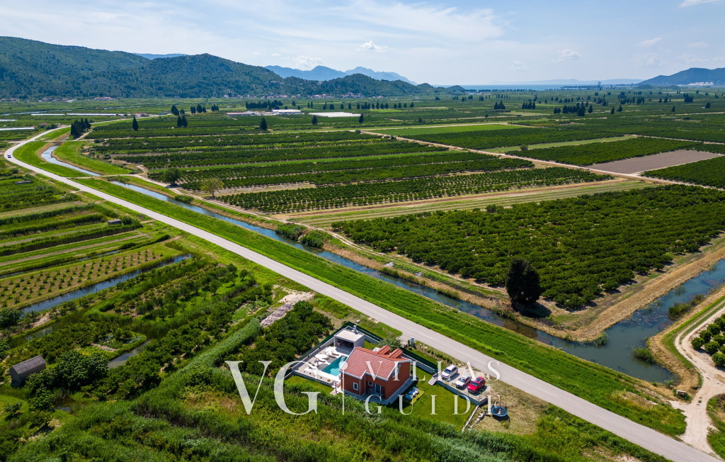 Villa MiaMare Garden and property exterior