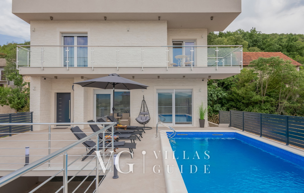 Villa Neda 5*** Makarska-Glavina Donja Pool