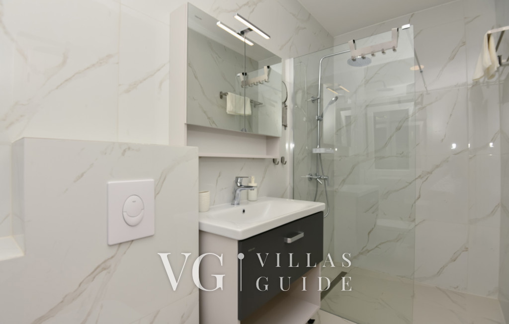 Villa Neda 5*** Makarska-Glavina Donja Bathroom