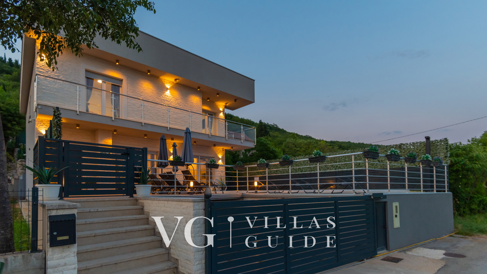 Villa Neda 5* Makarska-Glavina Donja Dvorište i vanjski dio objekta
