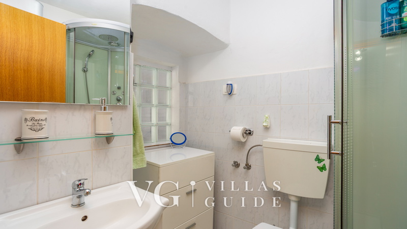 Villa Mirjana with pool Opatija Kupaonica