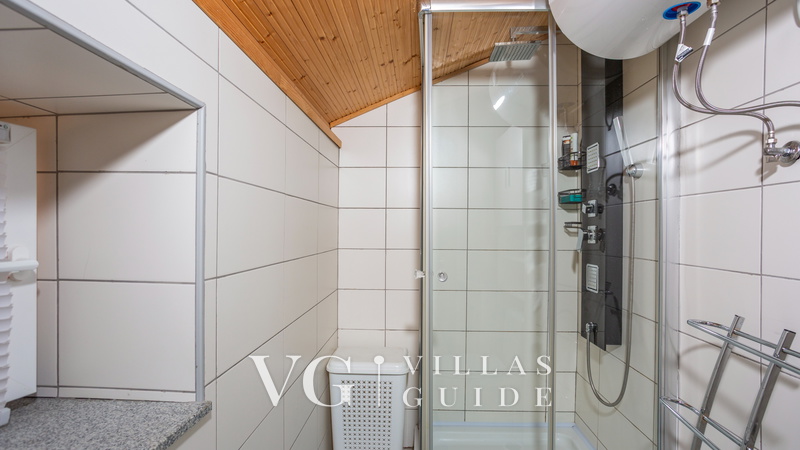 Villa Mirjana with pool Opatija Kupaonica