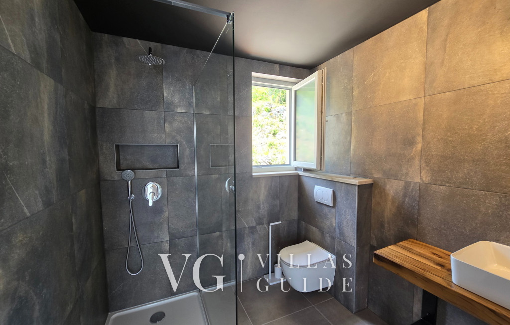 Holiday home Villa Aria with pool Kupaonica