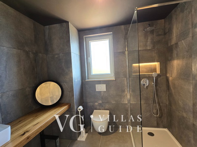 Holiday home Villa Aria with pool Kupaonica