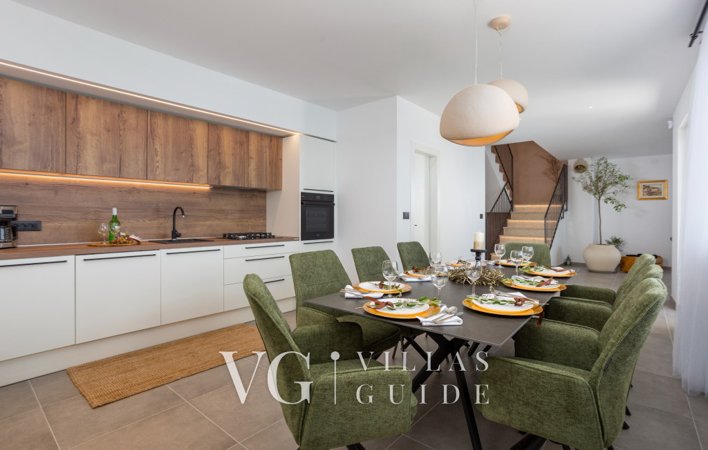 Holiday home Villa Aria with pool Kuhinja