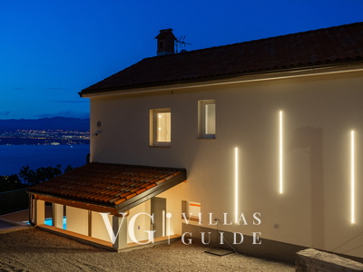 Holiday home Villa Aria with pool Garden and property exterior