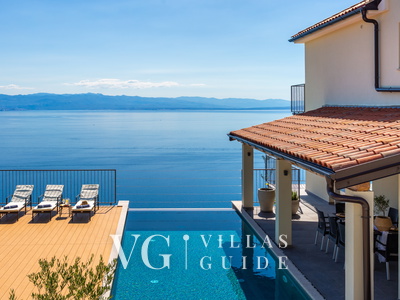 Holiday home Villa Aria with pool Garden and property exterior