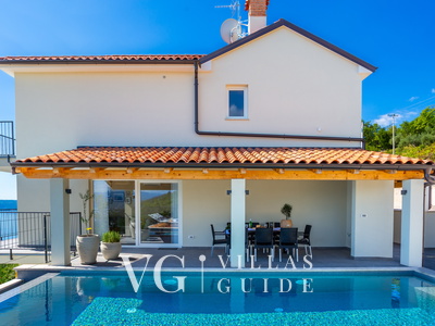 Holiday home Villa Aria with pool Garden and property exterior