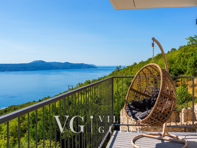 Holiday home Villa Aria with pool Garden and property exterior