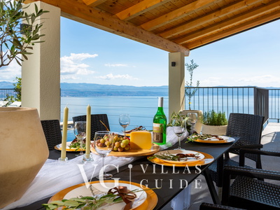 Holiday home Villa Aria with pool Garden and property exterior