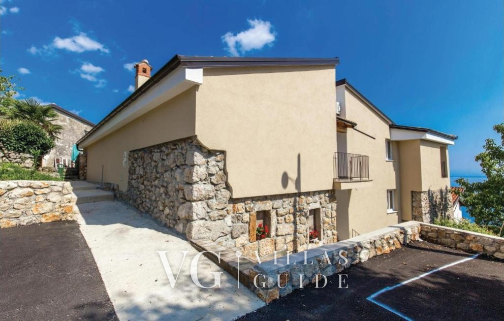 Holiday home Villa Bella with pool Garden and property exterior