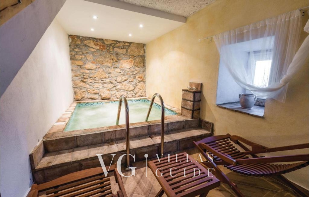 Holiday home Villa Bella with pool wellness