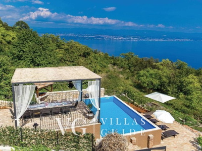 Holiday home Villa Bella with pool Garden and property exterior