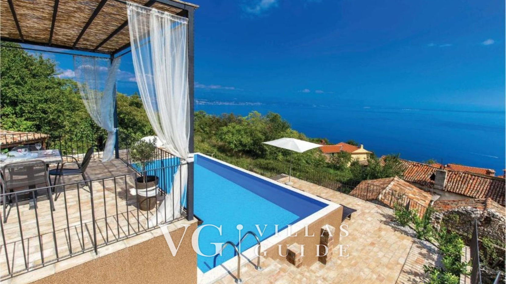 Holiday home Villa Bella with pool Garden and property exterior