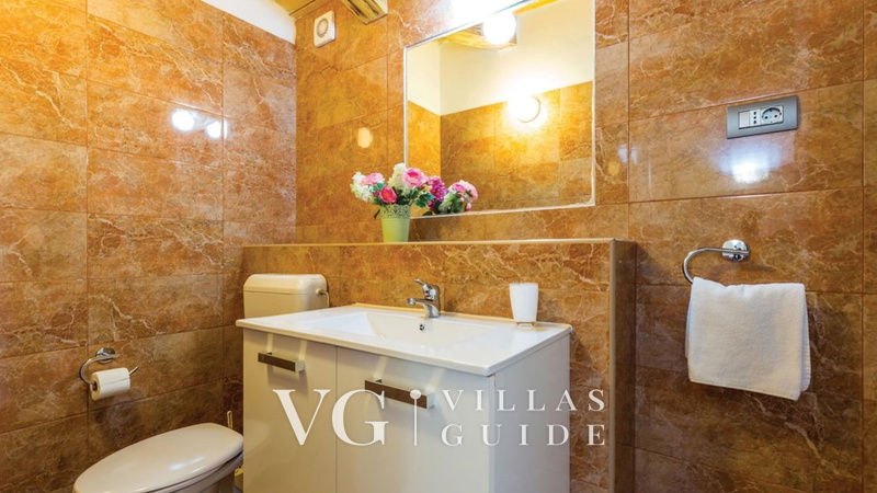 Holiday home Villa Bella with pool Bathroom