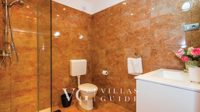 Holiday home Villa Bella with pool Bathroom