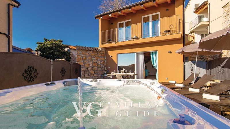 Holiday home villa Zora with outdoor whirpool wellness