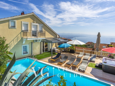 Holiday home Marijana with pool & whirpool Dvorište i vanjski dio objekta