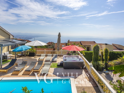 Holiday home Marijana with pool & whirpool Dvorište i vanjski dio objekta