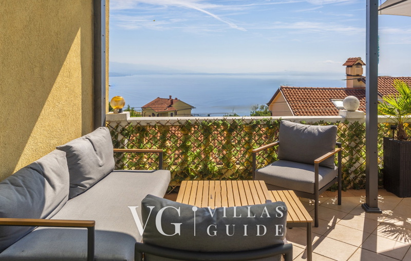 Holiday home Marijana with pool & whirpool Garden and property exterior