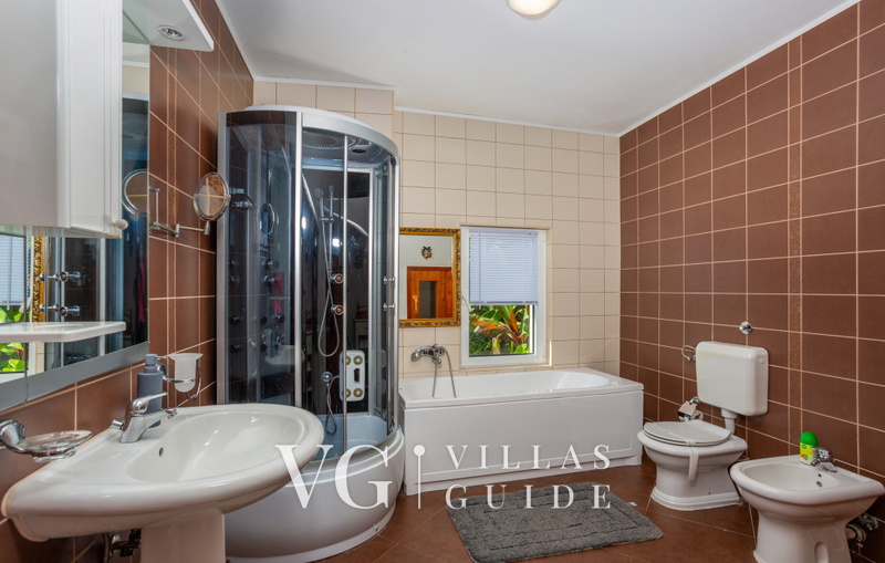 Holiday home Marijana with pool & whirpool Bathroom