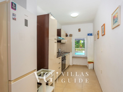 Holiday home Marijana with pool & whirpool Kuhinja