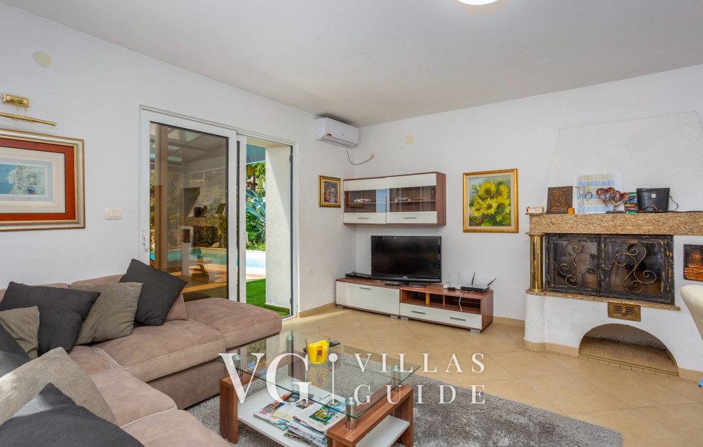 Holiday home Marijana with pool & whirpool Living room