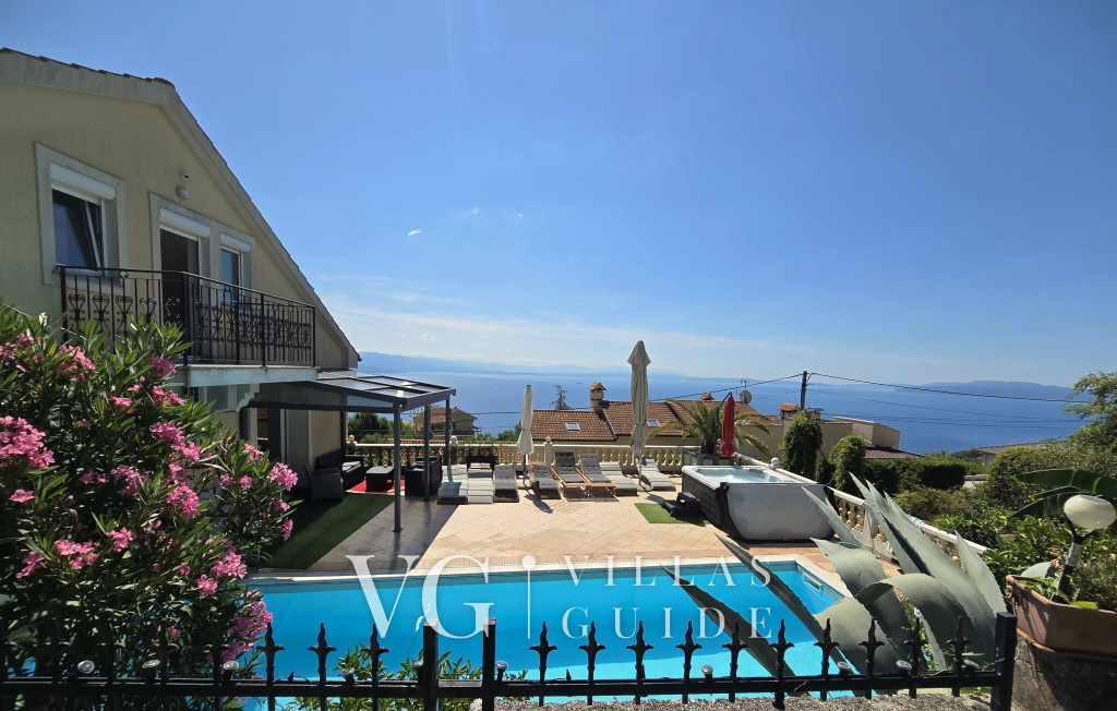 Holiday home Marijana with pool & whirpool Dvorište i vanjski dio objekta