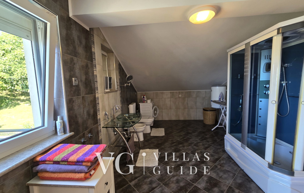 Holiday home Marijana with pool & whirpool Bathroom