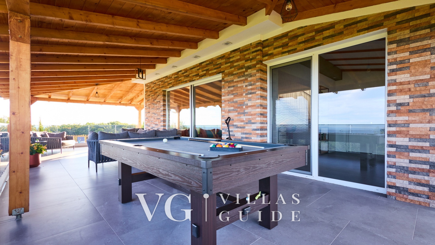 Villa AD Astra Additional content