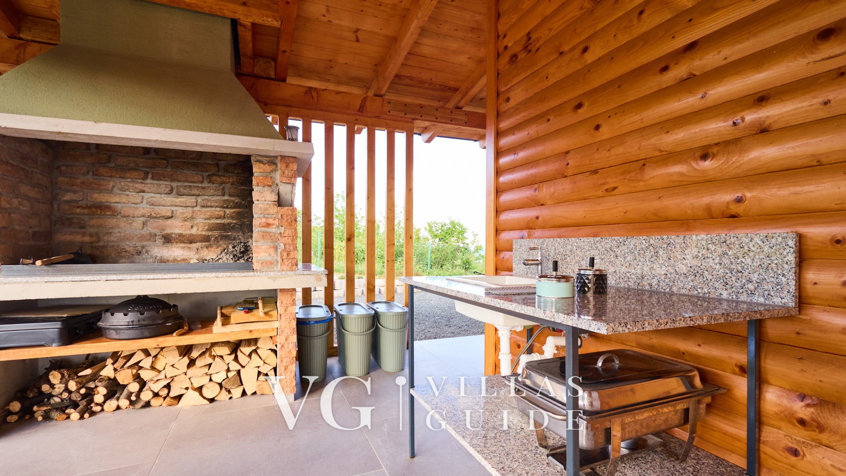 Villa AD Astra Additional content