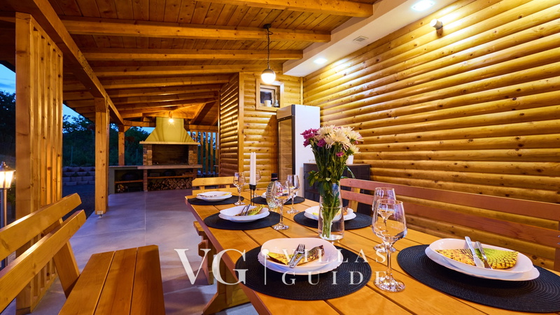 Villa AD Astra Additional content