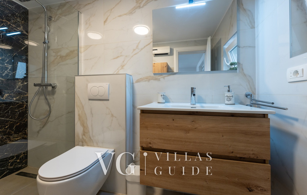 Villa Tina Desne Bathroom