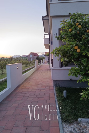 Apartman Family Čović 2 Garten und Außenbereich