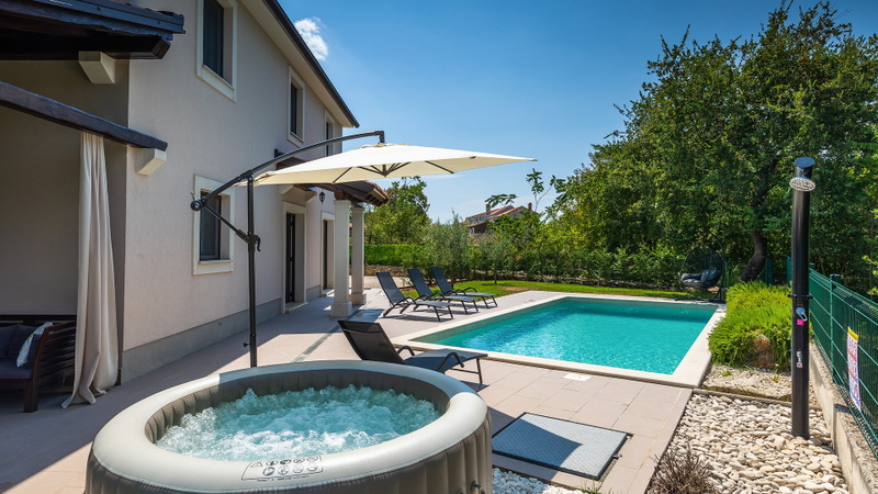 Villa Maya - Pool, Jacuzzi & Nature Oasis