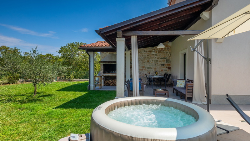 Villa Maya - Pool, Jacuzzi & Nature Oasis