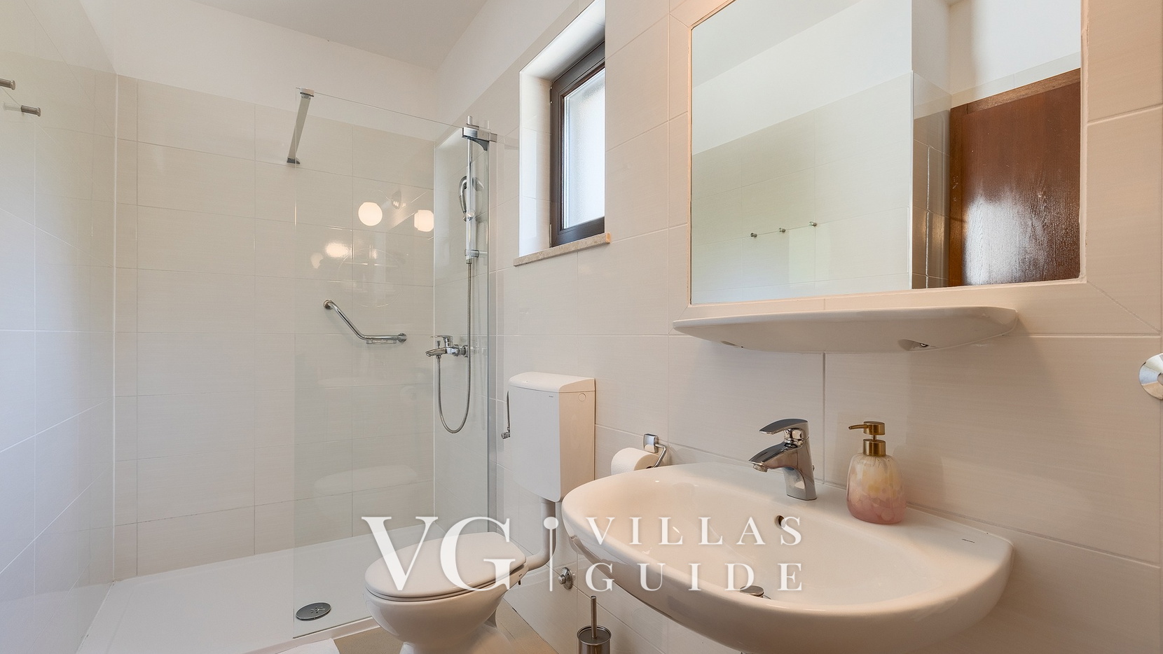 Villa Maya - Pool, Jacuzzi & Nature Oasis Bathroom