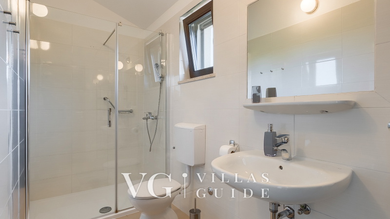 Villa Maya - Pool, Jacuzzi & Nature Oasis Bathroom