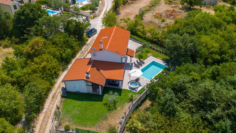 Villa Maya - Pool, Jacuzzi & Nature Oasis