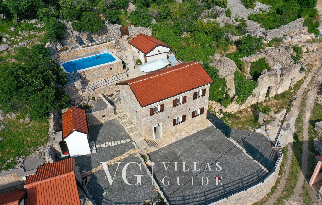 Holiday home Villa  Majnarić  Senj Prizna Garden and property exterior