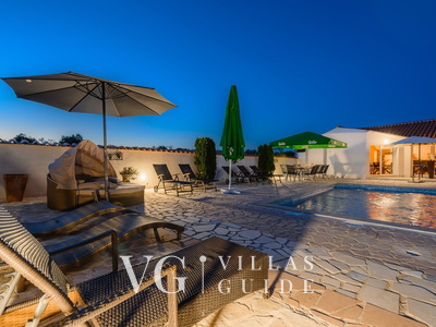 Vila Romani Garden and property exterior