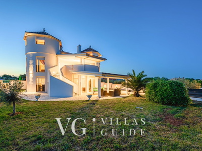 Vila Romani Garden and property exterior