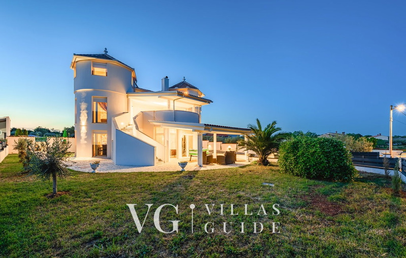 Vila Romani Garden and property exterior