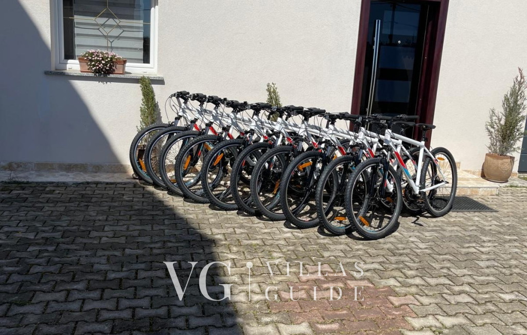 Vila Romani Additional content