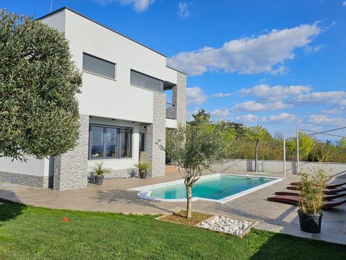 Holiday Home Villa Legara with pool