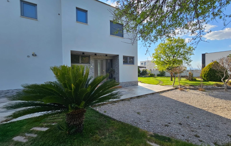 Holiday Home Villa Legara with pool