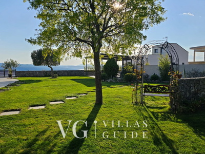 Holiday Home Villa Legara with pool