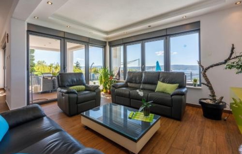 Holiday Home Villa Legara with pool