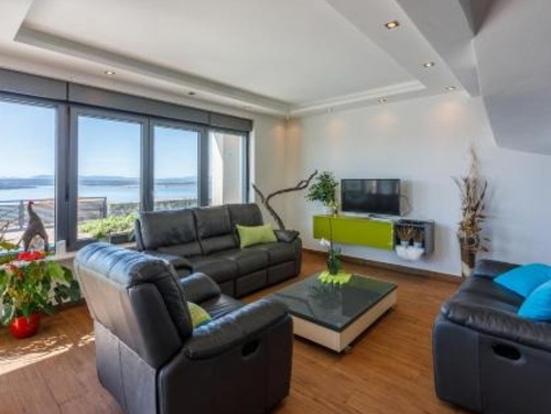 Holiday Home Villa Legara with pool